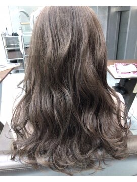 ヘアールーム プリズム(Hair room Prism) グレージュ×ウェーブ