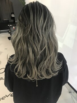 キング 枚方店(K!ng) ホワイトシルバーのグラデーション