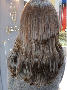 ウィーク 梅田(UiiC) 透明感あふれるベージュ系アッシュブラウン【uiic umeda sachi】