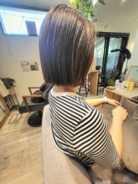 ハピリー(happily) パッツンボブ