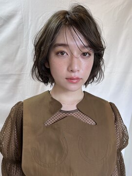 ブラウヘアアンドケア(care) レイヤーで作るエアリーボブミディヘア
