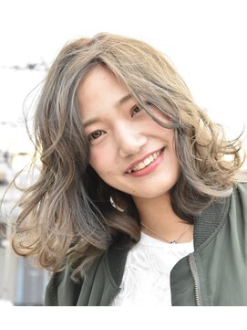 リス(lys) スモークベージュ