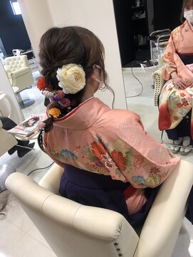 サローネデ アグスティナ バイ サンバンチ(salones de agustina by sanbanchi) 袴、着付け　　【agustina   TAKAKO】