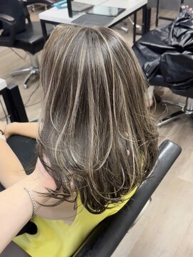 ヴィフ 大船(VIF) ハイライトカラーケアブリーチレイヤーカットくびれヘアカット