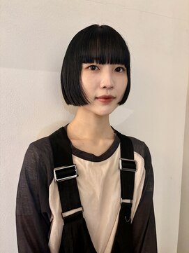 カシ 中目黒(CASI) ぷつんとモードな黒髪ミニボブ