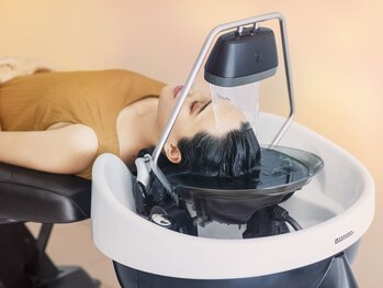 ヘア サロン キャンバス(hair salon Canvas)の写真/ゆったりとした空間が自慢の、落ち着きのある半個室でリラックス◎極上のヘッドスパで癒しのひと時を…☆