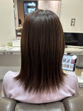 カミケンガレリア(kamiken. galleria) ミディアムストレート/美髪エステ【カミケンガレリア/郡山】