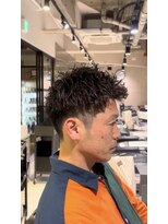 フランクスバーバーザスタンド(Frank’s barber the stand) 刈り上げセンターパート/波巻きツイストスパイラル/飯田橋T