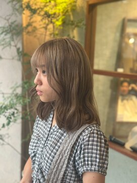 エプリ(epris) 透明感グレージュ×くびれミディ
