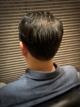 スカイ 大手町プレイス店 7：3ルーズスタイル〈理容室〉