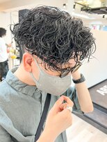 ウェイビーエフティフィフス 横浜西口(WAVEY ft.fifth)&nbsp;波巻きスパイラルパーマセンターパート波巻きパーマツーブロック