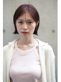 ピンクブラウン　外ハネ切りっぱなしボブ　シースルーバング