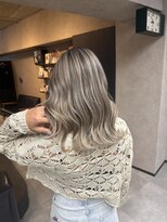 サニー 渋谷(SUNNY)&nbsp;バレイヤージュ、ハイライト、レイヤーロング、グレーベージュ