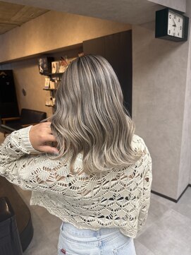 サニー 渋谷(SUNNY) バレイヤージュ、ハイライト、レイヤーロング、グレーベージュ