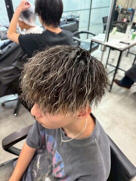 イーラ(era) パーマ/メンズ/刈り上げ/眉毛/ツイスト