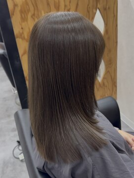 サンタフェ 一宮森本店(Santa'Fe) 白髪ぼかしカラー/ダークブラウン/艶髪ストレート