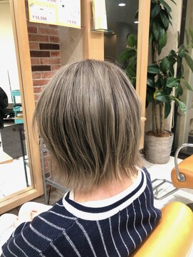 ミルクティーベージュ/レイヤーボブ /ハイトーン/くびれボブ