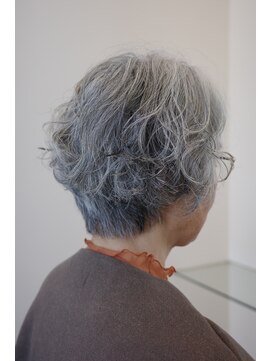 バルールバイおしゃれ泥棒(Valeur by) 白髪活かし×ふんわりパーマ