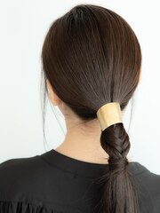 モードなパーティヘアアレンジ！編み込みダウンポニーテール