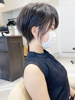 大人可愛い耳かけショートボブダークアッシュブラウン毛先パーマ