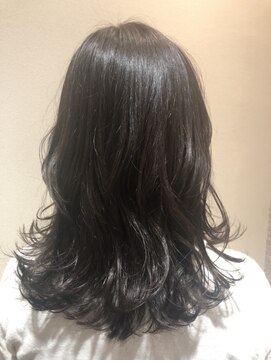 リズブリエ(Lis briller) 切りっぱなしセミロング×グレージュ