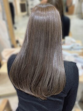 アンガーデン(Une GARDEN) シルキーグレージュ グレーベージュ レイヤーロング アッシュ