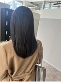 深みグレージュツヤ感ストレートヘア