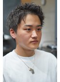 センターパートツイストスパイラルパーマ刈り上げメンズパーマ