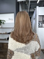 デイジー(Daisy) ミルクティーベージュ ハイライトカラー レイヤースタイル