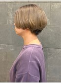 マッシュヘア　ブロンドベージュ　艶トリートメント　丸みボブ