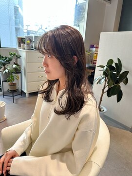 アム(amu) レイヤーカット/顔まわりカット/くびれヘア/オリーブベージュ