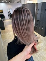 メリー オオサカ(Merly Osaka)&nbsp;ほんのりピンクが可愛いバレイヤージュ