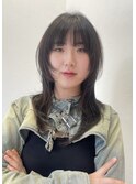 セミロングハッシュカット前髪あり