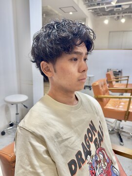 ジジ 宇都宮(Gigi) スパイキーショート/ブルーブラック/フェザーパーマ/宇都宮/鶴田