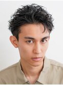 ツイストスパイラルパーマ×刈り上げアップバングで男らしさ◎