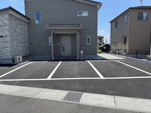 スタート(START)の雰囲気（駐車場も１つ１つ大きく停めやすいです）