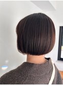 襟足タイトなミニボブ