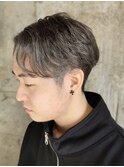 グレージュ　ツーブロック　センターパート　メンズショート