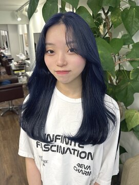 インビテーション(invitation) 濃いめブルー アッシュヘア ブルーヘア ブリーチ 韓国ヘア