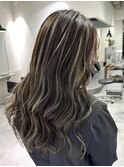 バレイヤージュ顔周り レイヤーくびれボブオリーブグレージュ