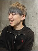 マッシュヘア／ハイトーンシルバーカラー／