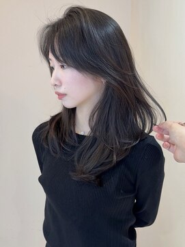 レジナヴィータ 栄(Reginavita) 顔周りレイヤー レイヤーカット グレージュ 透明感カラー 20代