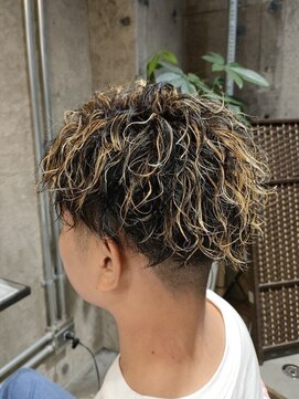 ライズ 綾瀬店(RISE) 刈り上げショートハイライト×ツイストスパイラルパーマ！