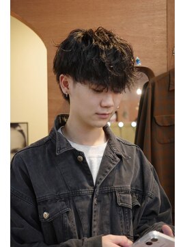 エディ(Edy) メンズマッシュ波巻きスパイラルパーマケアパーマ眉毛カット岡山