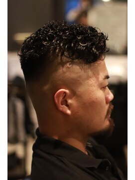 バーバーショップ レガロ(REGALO) ハイスキンフェード＋パーマスタイル