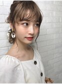 ベージュカラーのゆるふわハーフアップ　[廣瀬晴菜]