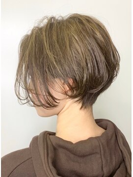 メーヴェ(Mowen) mowen 南堀江 くびれショート×ミルクティーベージュ×外国人風