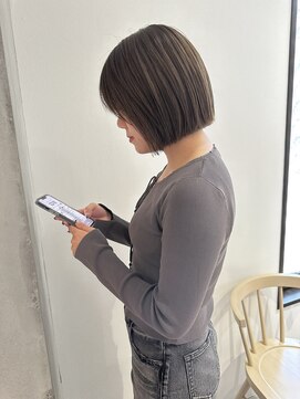 ヨーク(YOKE) YOKE 切りっぱなしボブ丸くないボブぱつっとアッシュオリーブ