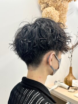サロンドジョー(salon de joe) ツイストスパイラルパーマメンズマッシュ刈り上げ　奥東巧真