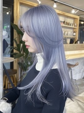 イル(iLe.) ブリーチ/ホワイトグレージュ/デジタルパーマ/フェザーパーマ